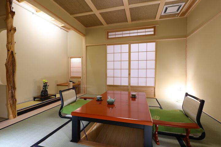 Room 17 of 128