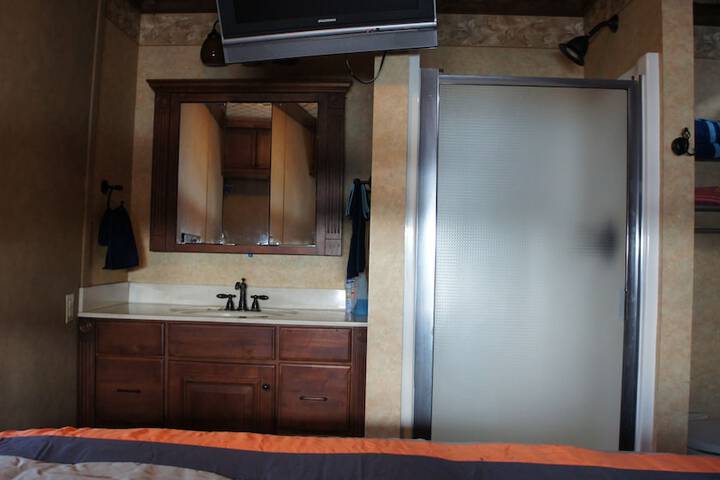 Room 3 of 40