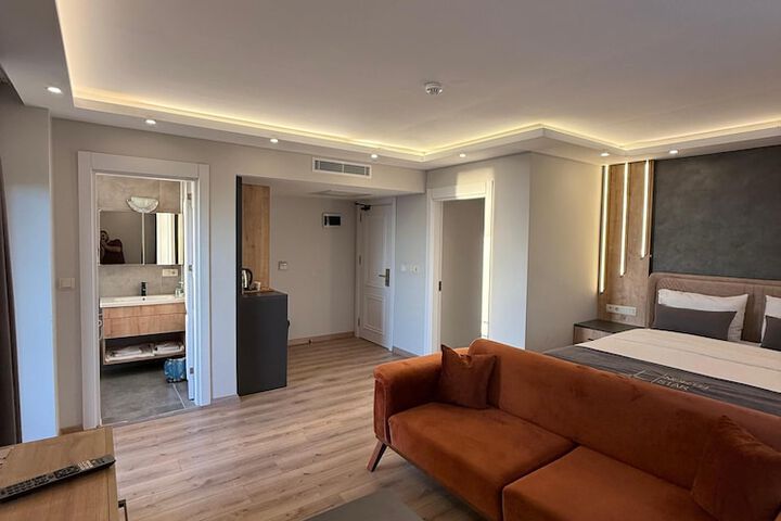 Room 9 of 48
