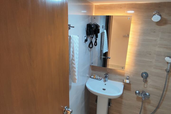 Room 14 of 16
