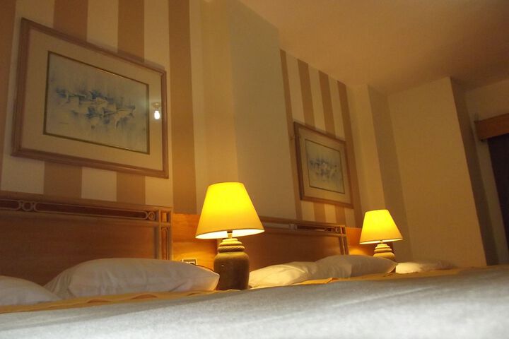 Room 5 of 73
