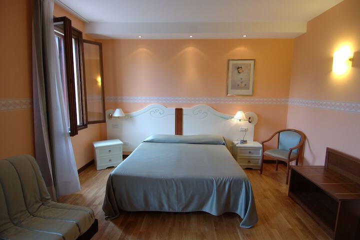 Room 3 of 38