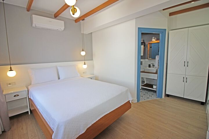 Room 8 of 37