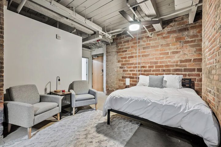 Room 4 of 237
