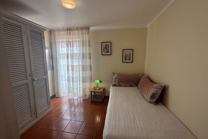 Room 28 of 93
