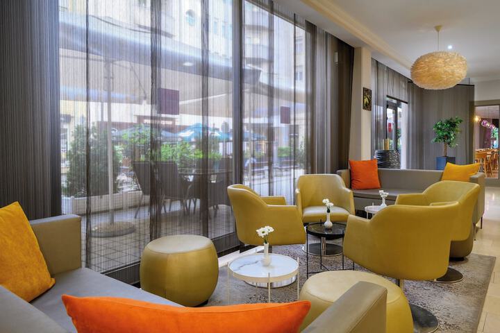 Entrance & Lobby