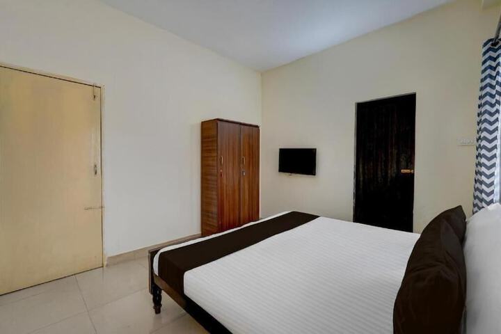 Room 6 of 13