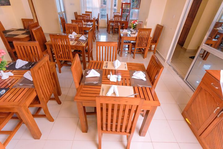 Dining 43 of 46