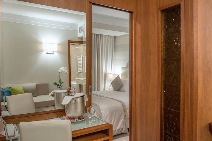 Room 32 of 173