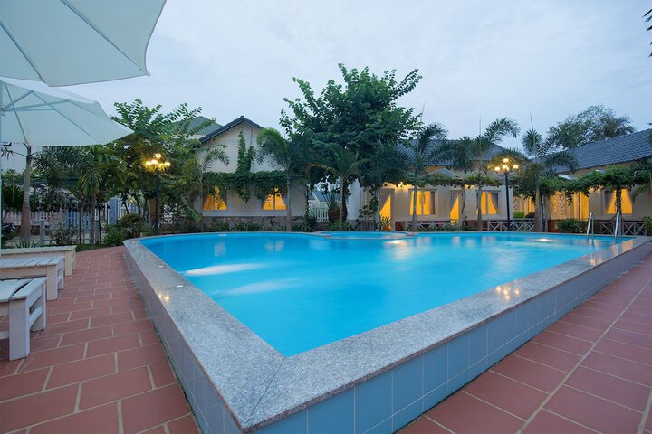 Pool 64 of 83