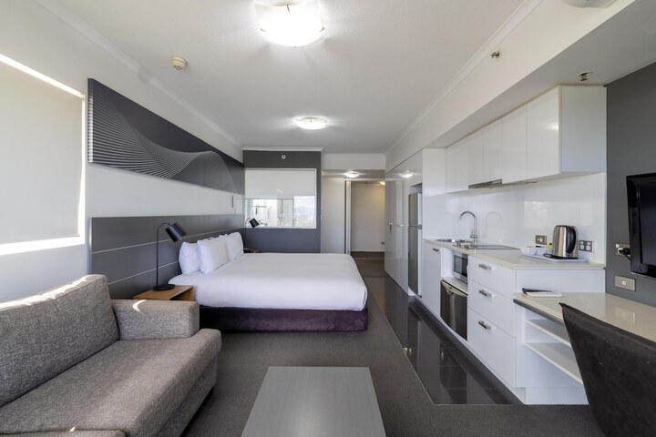 Room 4 of 74