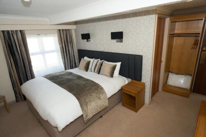Room 6 of 39