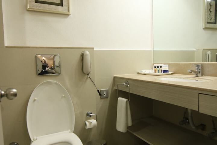 Room 15 of 24