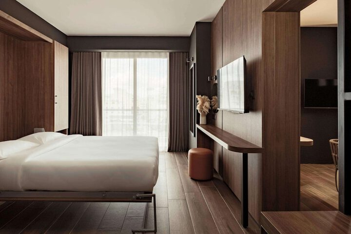Room 50 of 177