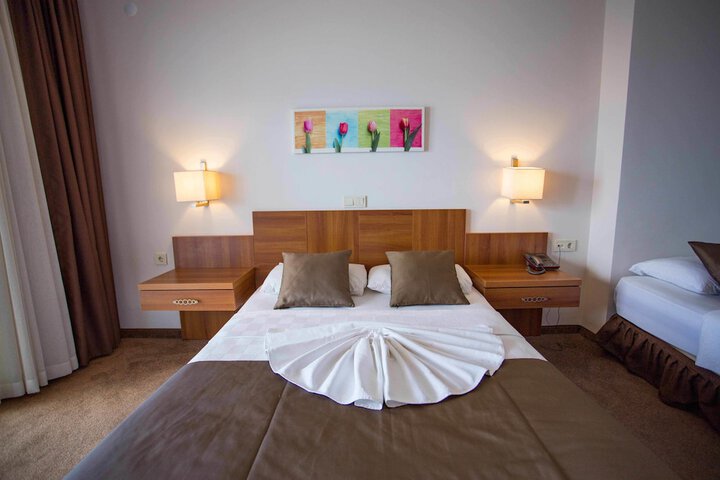 Room 5 of 97