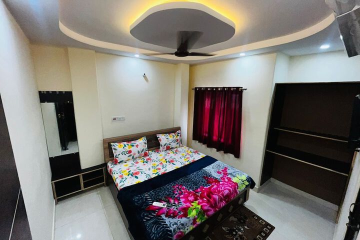Room 4 of 30