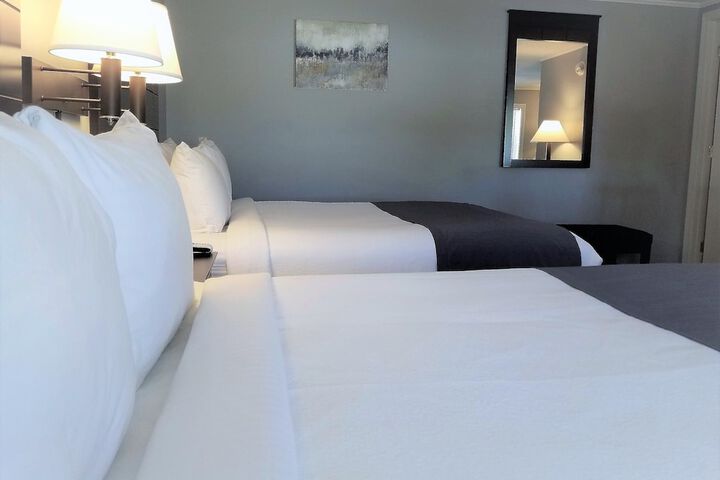 Deluxe Queen Bed (23 of 24)