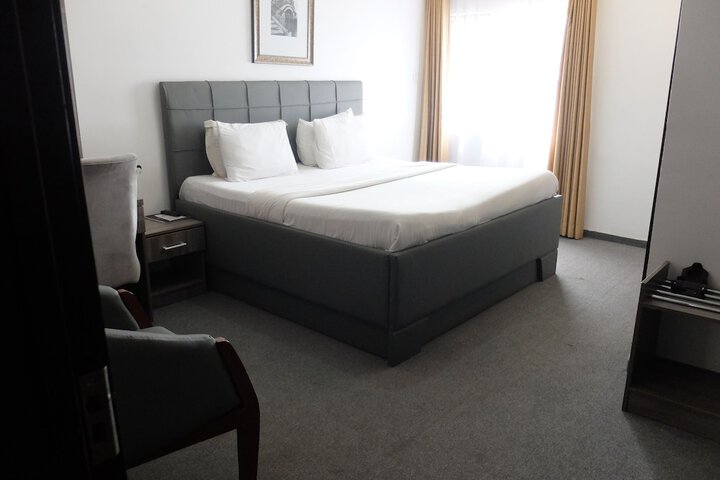 Room 13 of 23
