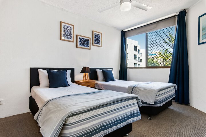 Room 2 of 38