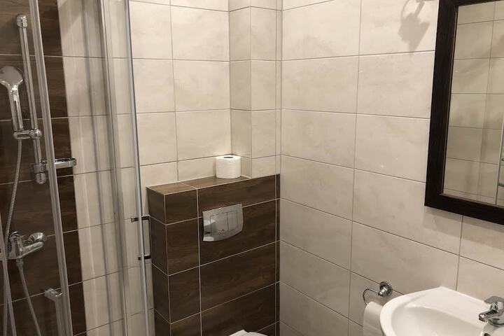 Room 33 of 49