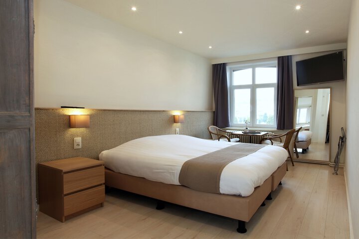 Room 8 of 52