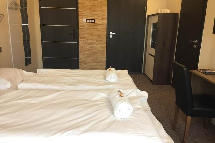 Room 10 of 48
