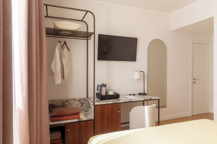 Room 32 of 75
