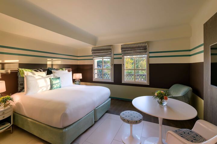 Room 15 of 108