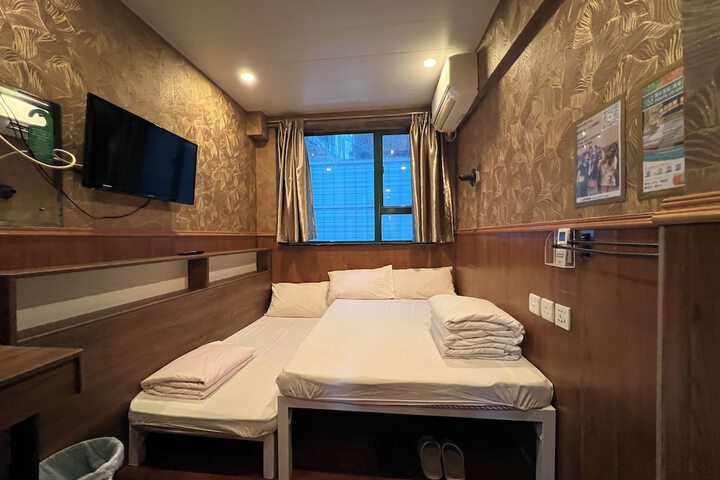 Room 10 of 35