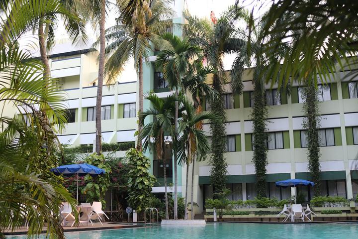 Hotel Pool