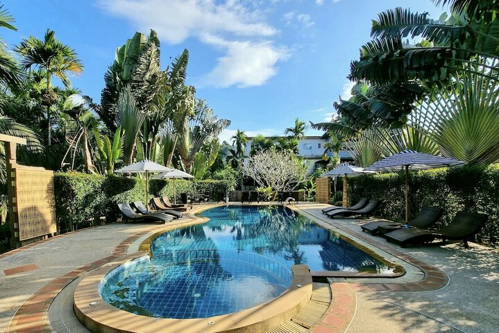Hotel Pool