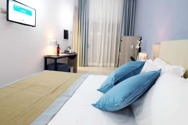Room 3 of 43