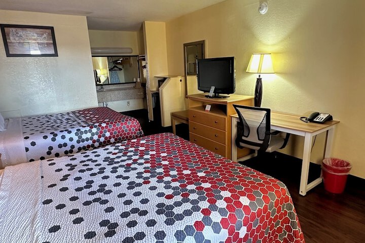 2 Queen Beds (4 of 7)