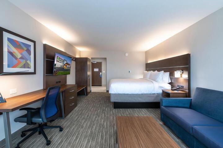 Standard | King Bed (8 of 11)