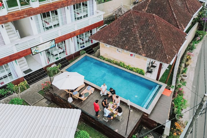 Pool 44 of 87