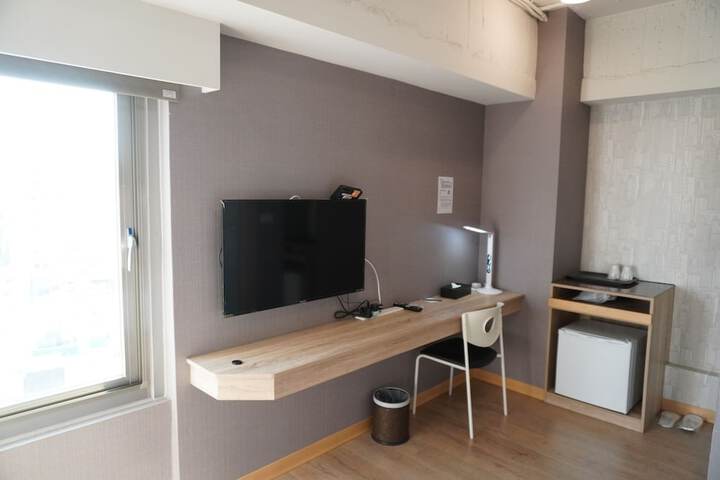 Room 3 of 34