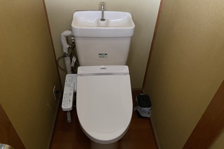 Room 7 of 9