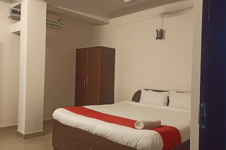 Room 7 of 9