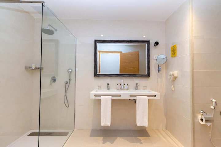 Room 13 of 29