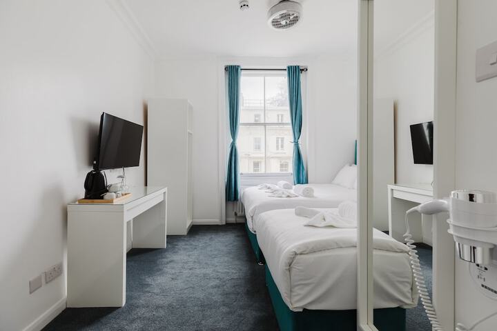 Room 45 of 122