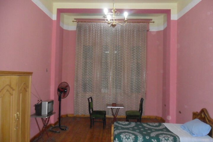 Room 5 of 38