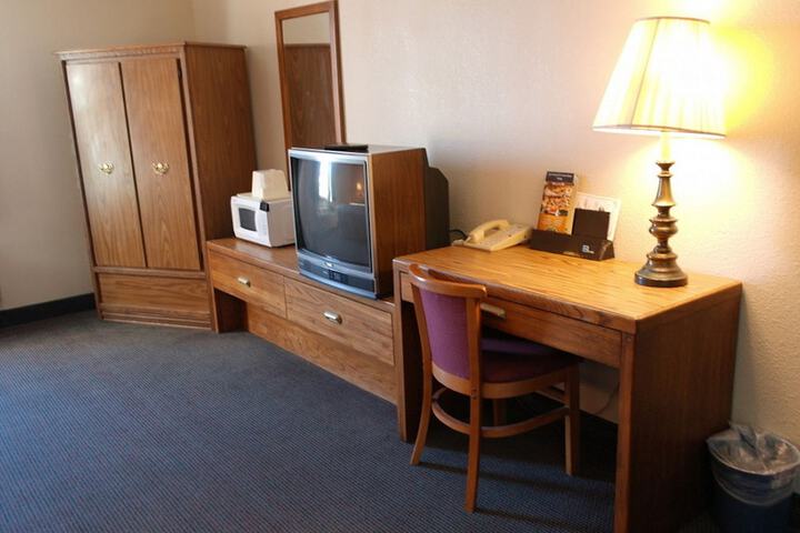 Room 12 of 16