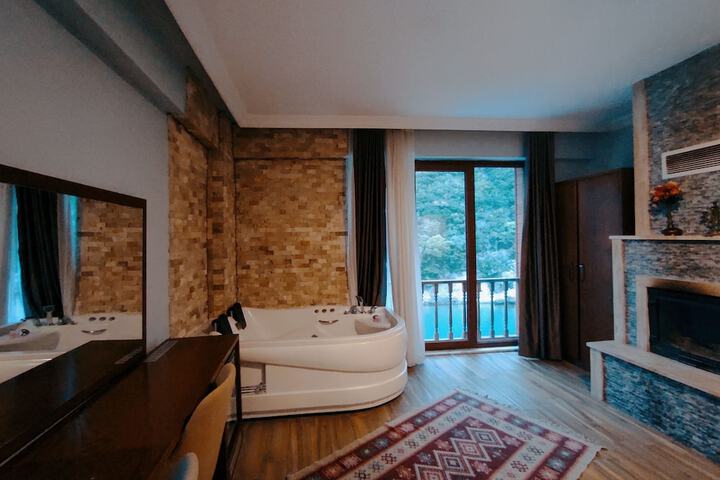 Room 14 of 34