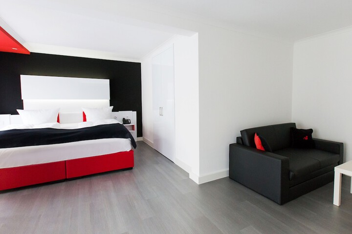 Room 9 of 38