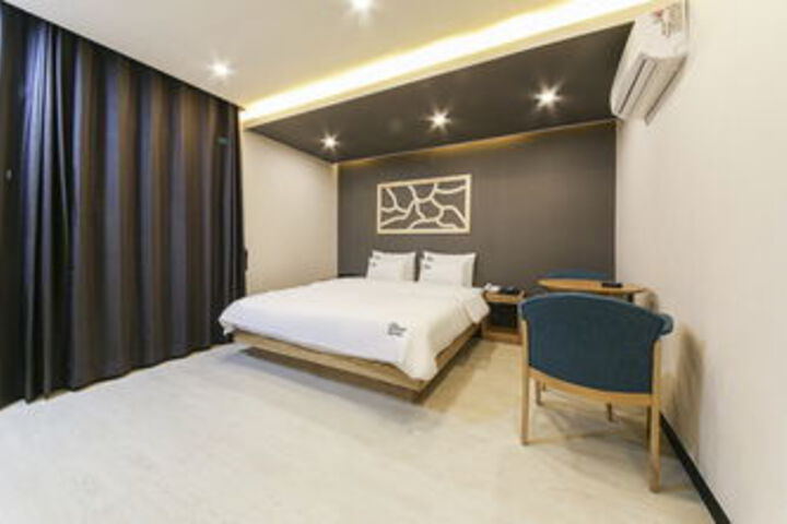 Room 14 of 28