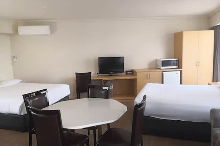 Room 11 of 38