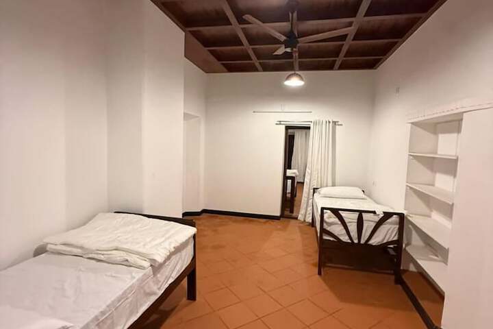 Room 4 of 14