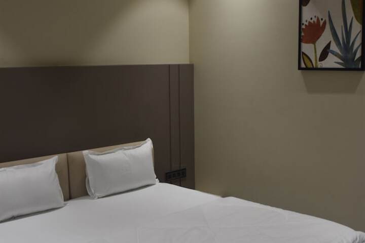 Room 7 of 13