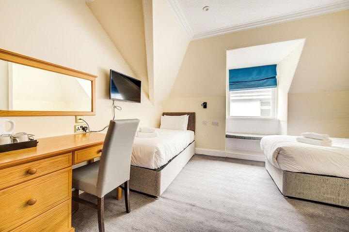 Room 27 of 105