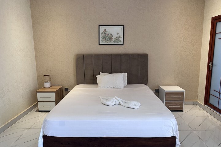 Room 8 of 24